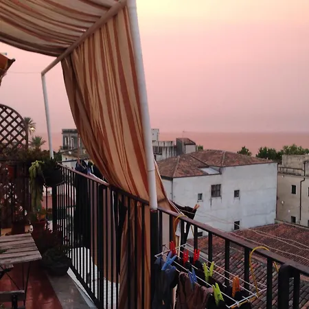 Stanza Sul Mare * Katania
